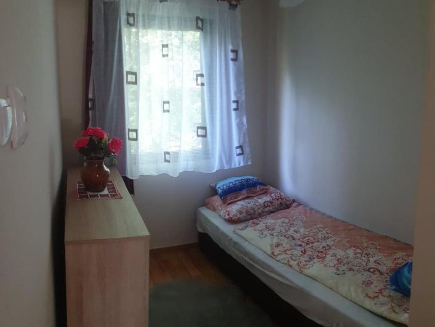 Fuege-Fa-Haz Vasarosnameny - Gergelyiugornya Apartment Luaran gambar