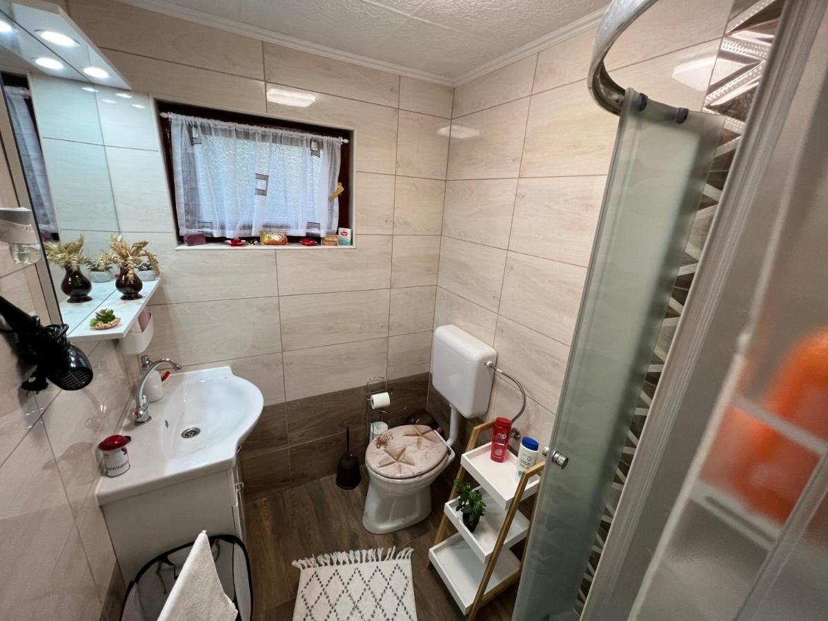 Fuege-Fa-Haz Vasarosnameny - Gergelyiugornya Apartment Luaran gambar
