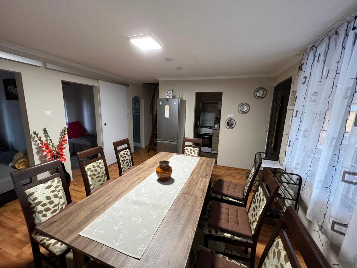 Fuege-Fa-Haz Vasarosnameny - Gergelyiugornya Apartment Luaran gambar