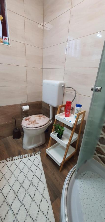 Fuege-Fa-Haz Vasarosnameny - Gergelyiugornya Apartment Luaran gambar