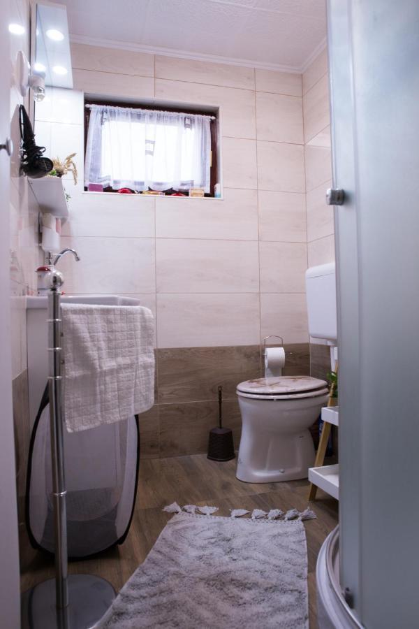 Fuege-Fa-Haz Vasarosnameny - Gergelyiugornya Apartment Luaran gambar