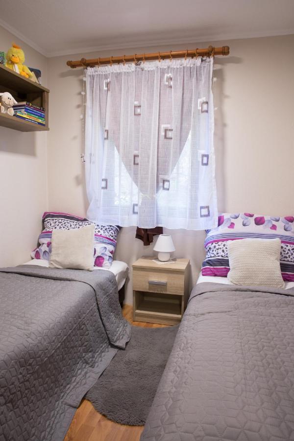 Fuege-Fa-Haz Vasarosnameny - Gergelyiugornya Apartment Luaran gambar